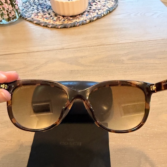 EUC women’s Coach tortoise shell polarized sunglasses
